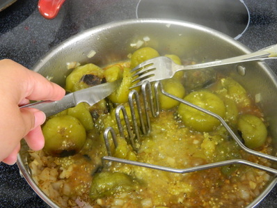 A one-pot Chile verde pork stew with steamed white rice Chile Verde con Carne (Chile Verde With Meat)