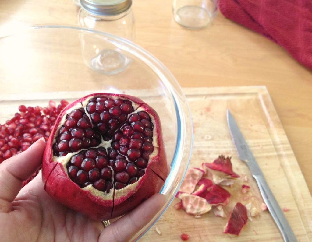 How-to-cut-a-pomegranate