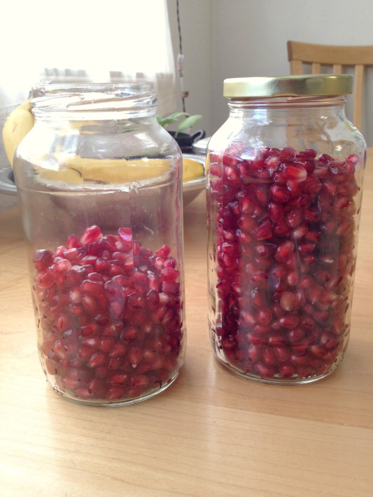 How to cut a pomegranate