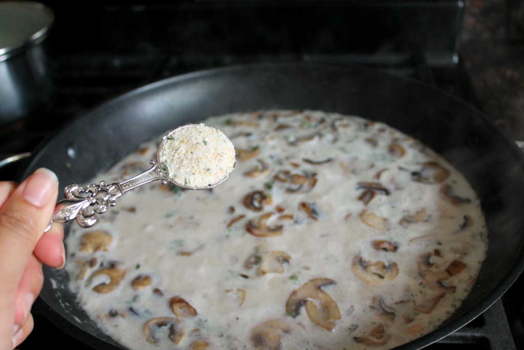 Pan-Fried Chicken Thighs in Mushroom Sauce 