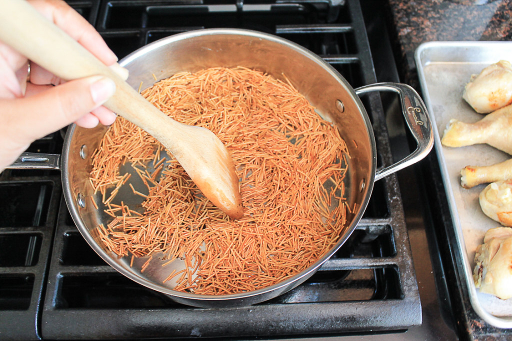 Sopa de fideo with chicken 