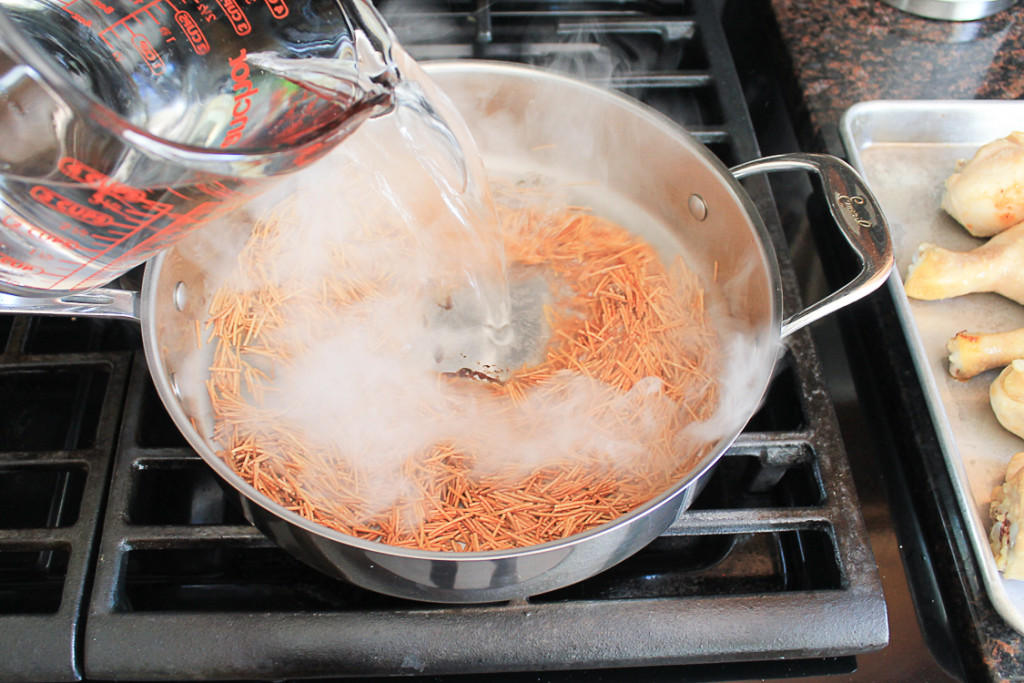Sopa de fideo with chicken 